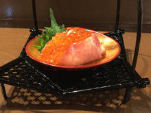 いくらの本鮪大トロ軍艦寿司